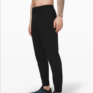 Lululemon men’s surge jogger - large